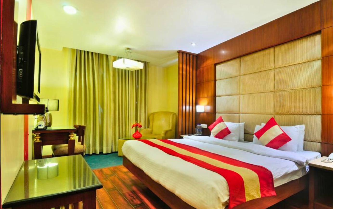 Executive Room with Bathtub