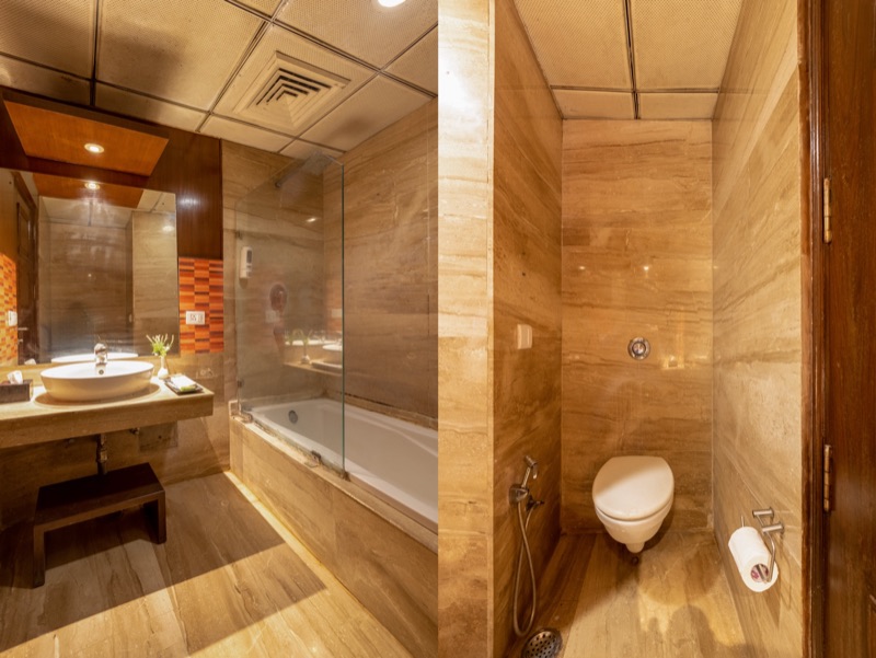Jacuzzi & Baths at Hotel Aura New Delhi