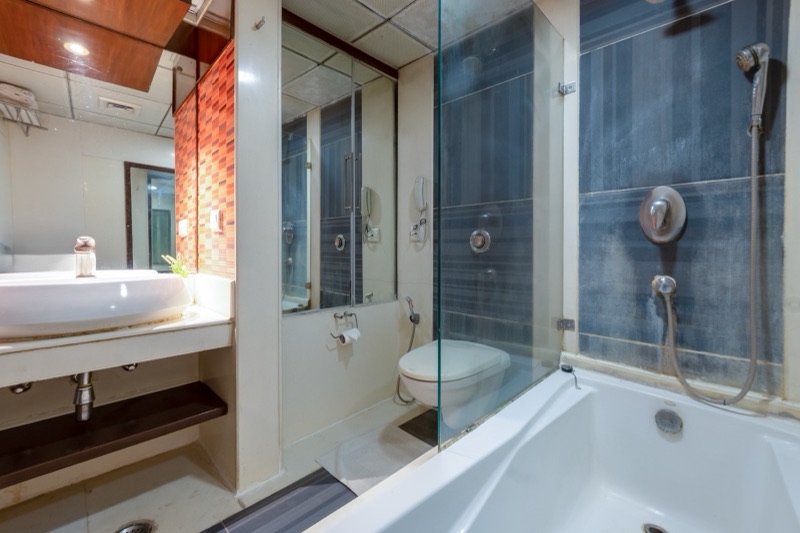Jacuzzi & Baths at Hotel Aura New Delhi