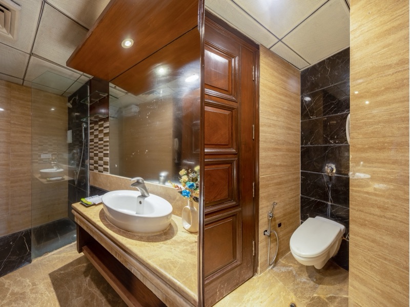 Jacuzzi & Baths at Hotel Aura New Delhi