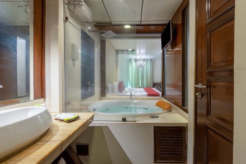 Jacuzzi & Baths at Hotel Aura New Delhi